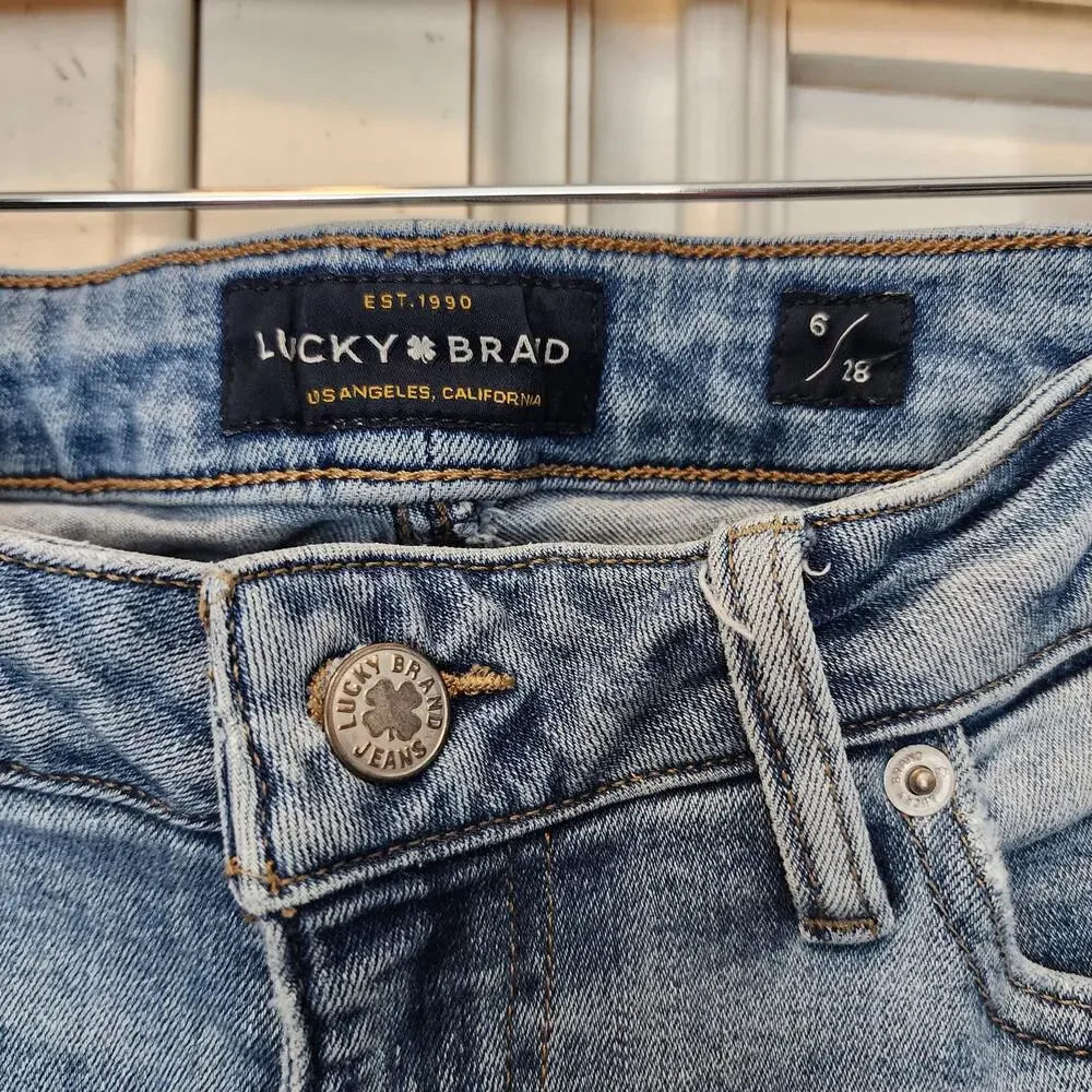 Lucky Brand Lolita Super Skinny Light Wash 6/28 Distressed Raw hem crop